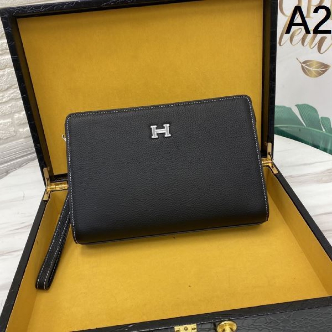 HERMES エルメス コピー セカンドバッグ レザーボディ スリムシルエット バックジップポケット 多層収納 コンパクト設計 ビジネス対応