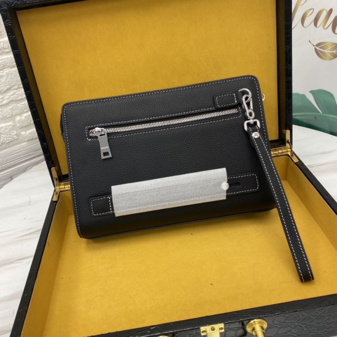 HERMES エルメス コピー セカンドバッグ レザーボディ スリムシルエット バックジップポケット 多層収納 コンパクト設計 ビジネス対応