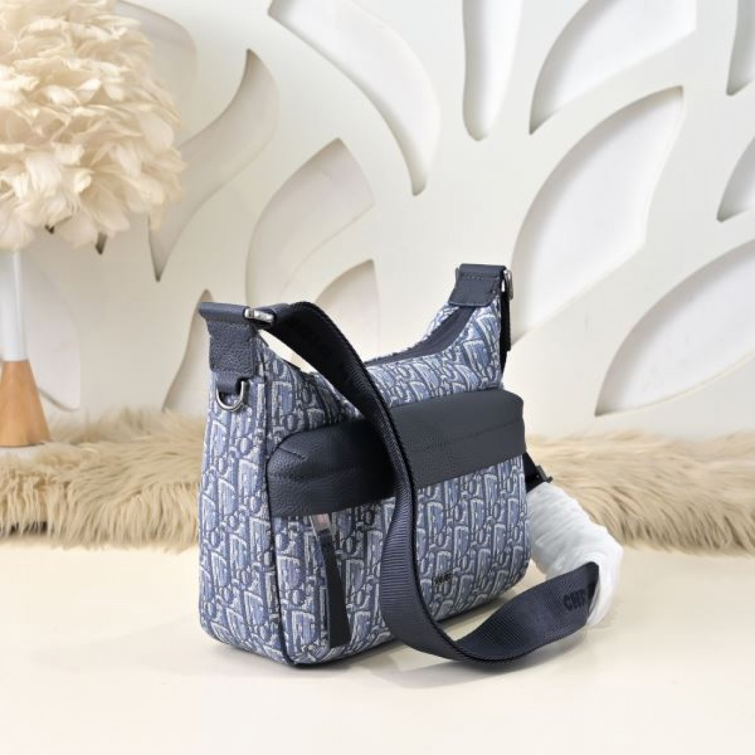 モード 上品 Dior ディオール コピー クロスボディバッグ オブリークキャンバス ミニショルダーバッグ スリムシルエット 調節可能ストラップ 軽量 快適フィット
