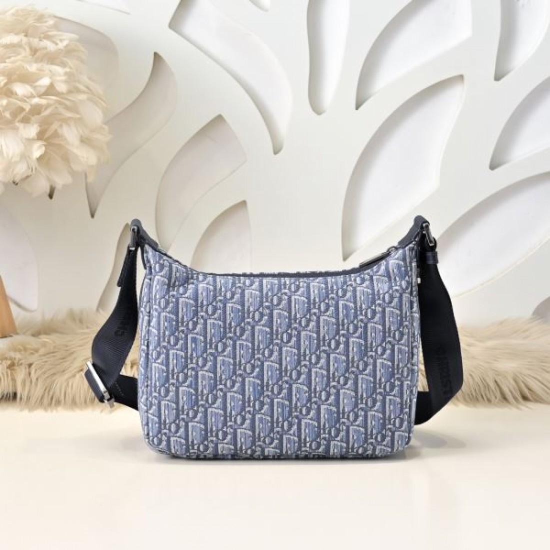 モード 上品 Dior ディオール コピー クロスボディバッグ オブリークキャンバス ミニショルダーバッグ スリムシルエット 調節可能ストラップ 軽量 快適フィット