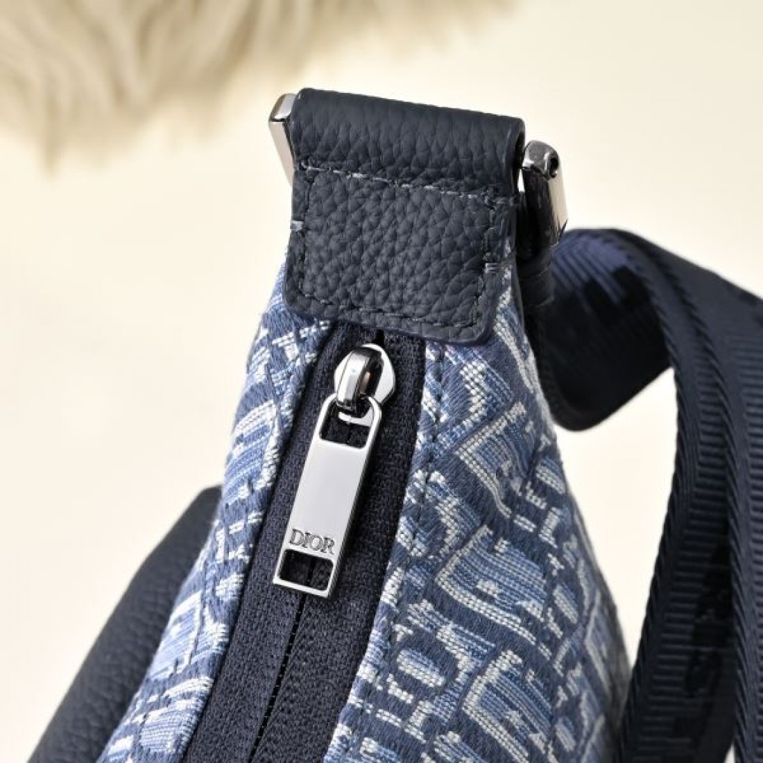 モード 上品 Dior ディオール コピー クロスボディバッグ オブリークキャンバス ミニショルダーバッグ スリムシルエット 調節可能ストラップ 軽量 快適フィット