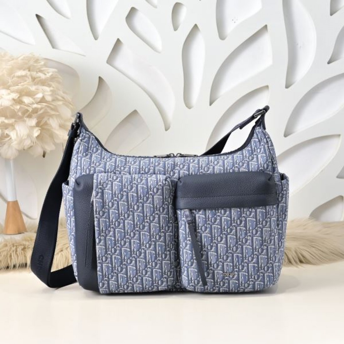 トレンド 機能性 Dior ディオール コピー クロスボディバッグ オブリークキャンバス 多層収納 フロントポケット ショルダーストラップ付き 軽量 快適フィット