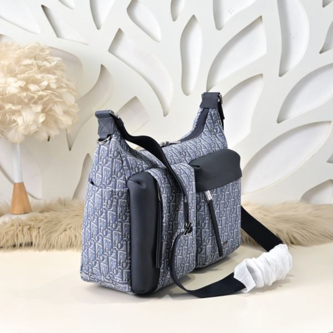 トレンド 機能性 Dior ディオール コピー クロスボディバッグ オブリークキャンバス 多層収納 フロントポケット ショルダーストラップ付き 軽量 快適フィット