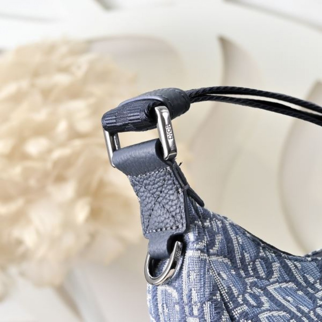 トレンド 機能性 Dior ディオール コピー クロスボディバッグ オブリークキャンバス 多層収納 フロントポケット ショルダーストラップ付き 軽量 快適フィット