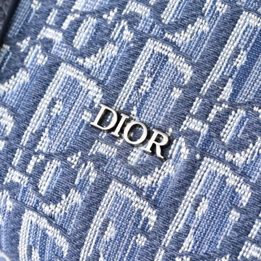 トレンド 機能性 Dior ディオール コピー クロスボディバッグ オブリークキャンバス 多層収納 フロントポケット ショルダーストラップ付き 軽量 快適フィット