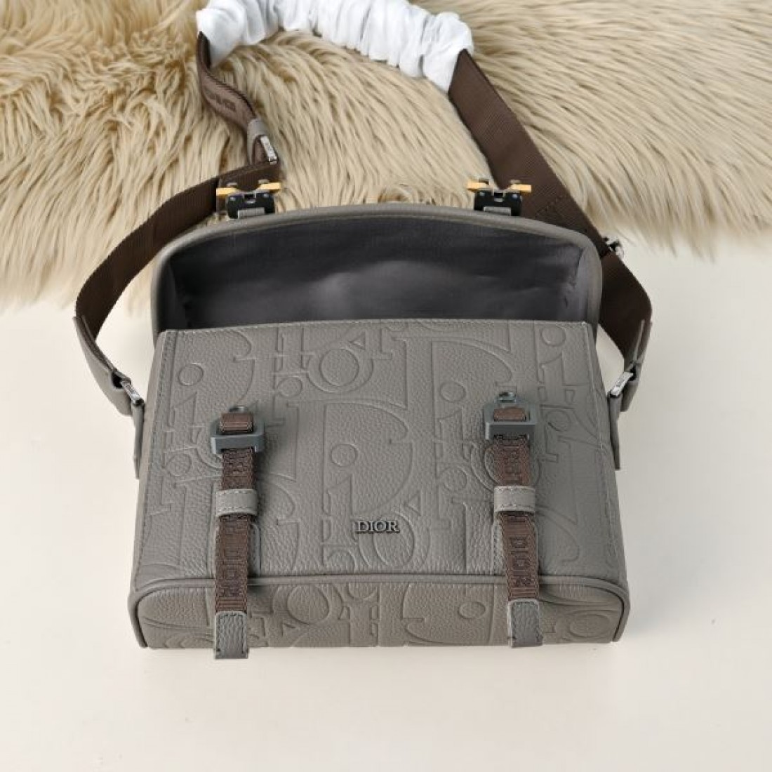 人気 定番 スタイリッシュ 男女兼用 通勤 ディオール DIOR コピー ショルダーバッグ