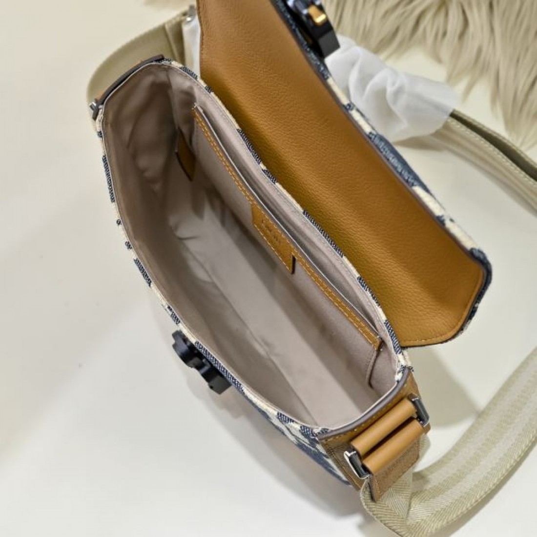 上質 洗練 ラグジュアリー 大人向け 高級感 ディオール DIOR コピー ショルダーバッグ