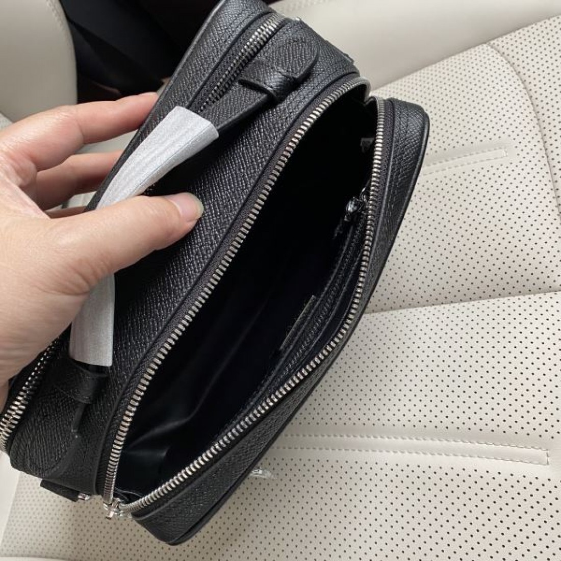 人気 高級感 シンプル 軽量 通勤 通学 プラダ PRADA コピー ショルダーバッグ