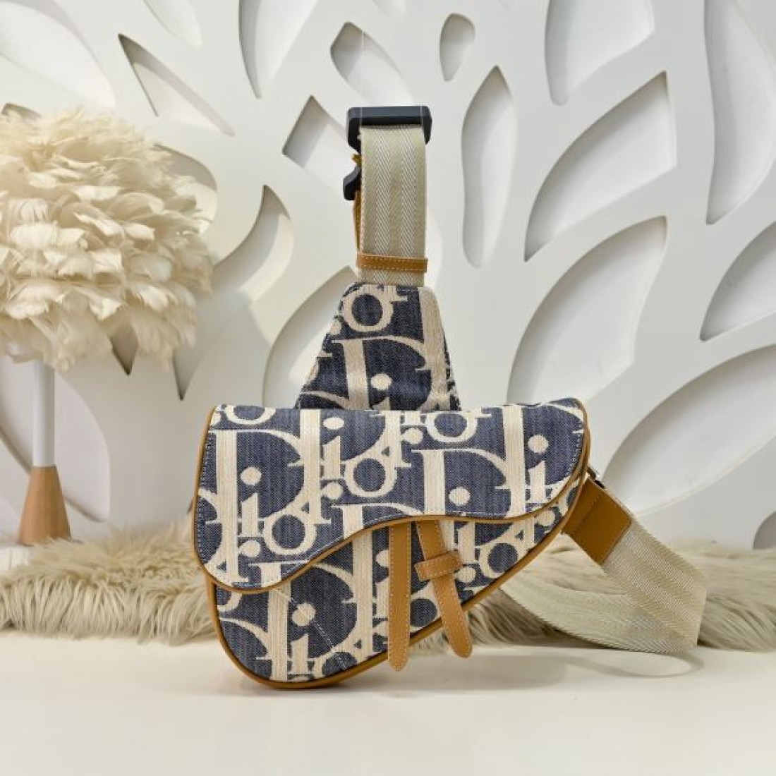 洗練 Dior ディオール コピー クロスボディバッグ オブリーク総柄 サドルバッグ フラップデザイン レザーアクセント 軽量 デイリー使い