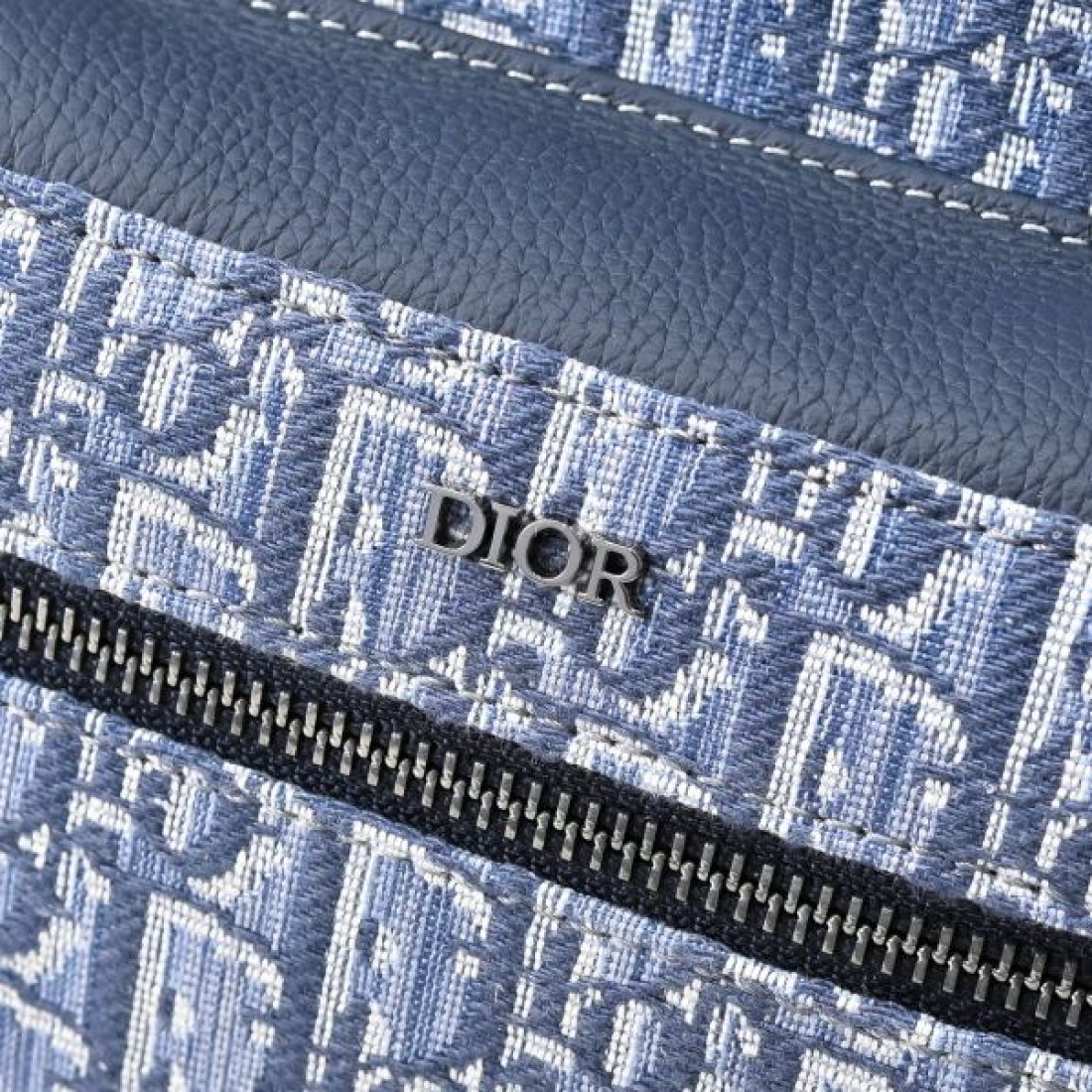 シンプル 高級感 Dior ディオール コピー バッグ バックパック オブリーク総柄 コンパクトサイズ 軽量素材 フロントジップ収納 デイリー使い