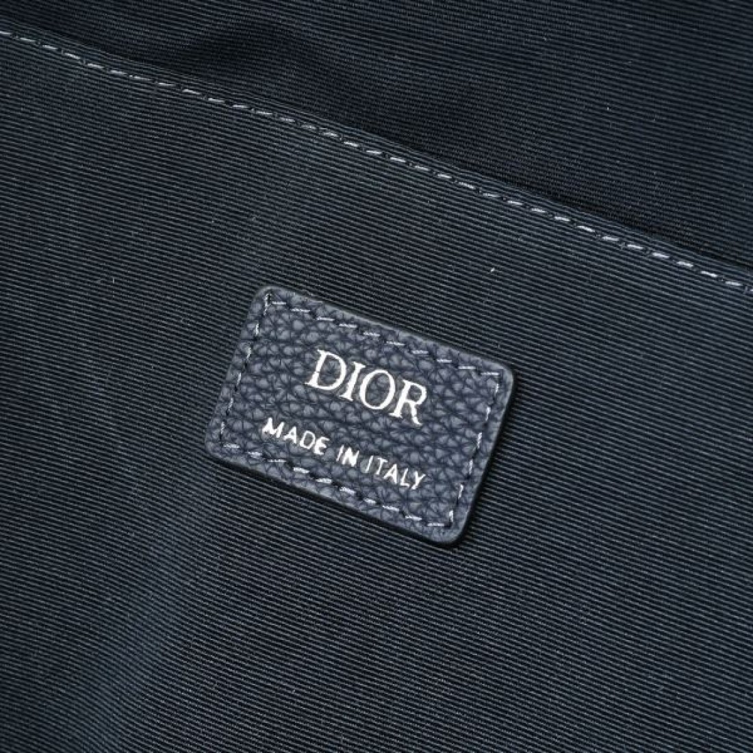 シンプル 高級感 Dior ディオール コピー バッグ バックパック オブリーク総柄 コンパクトサイズ 軽量素材 フロントジップ収納 デイリー使い