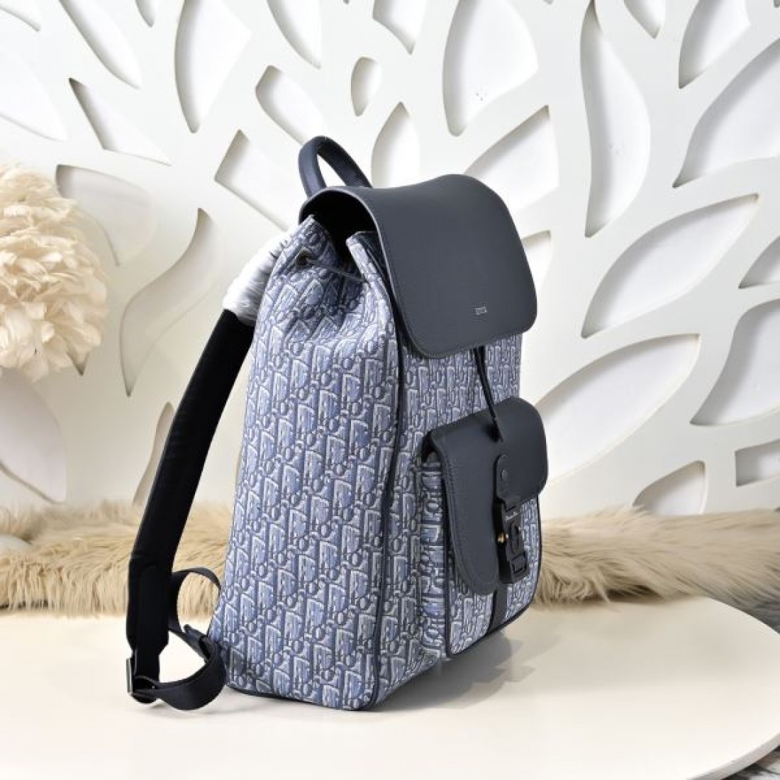 トレンド 高級感 Dior ディオール コピー リュック オブリークキャンバス フラップバックパック 多層収納 フロントポケット 軽量設計 通勤