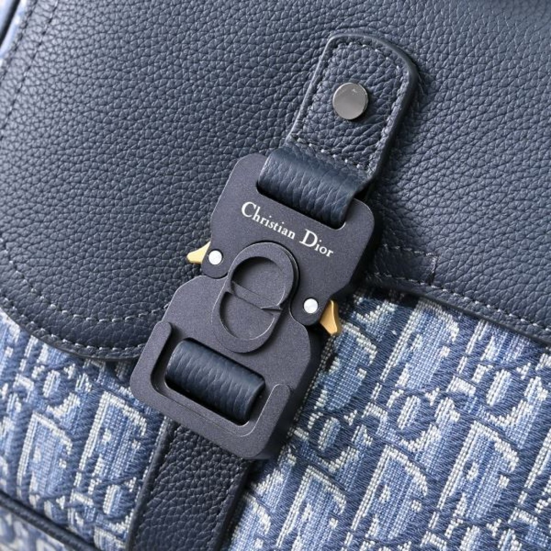 トレンド 高級感 Dior ディオール コピー リュック オブリークキャンバス フラップバックパック 多層収納 フロントポケット 軽量設計 通勤