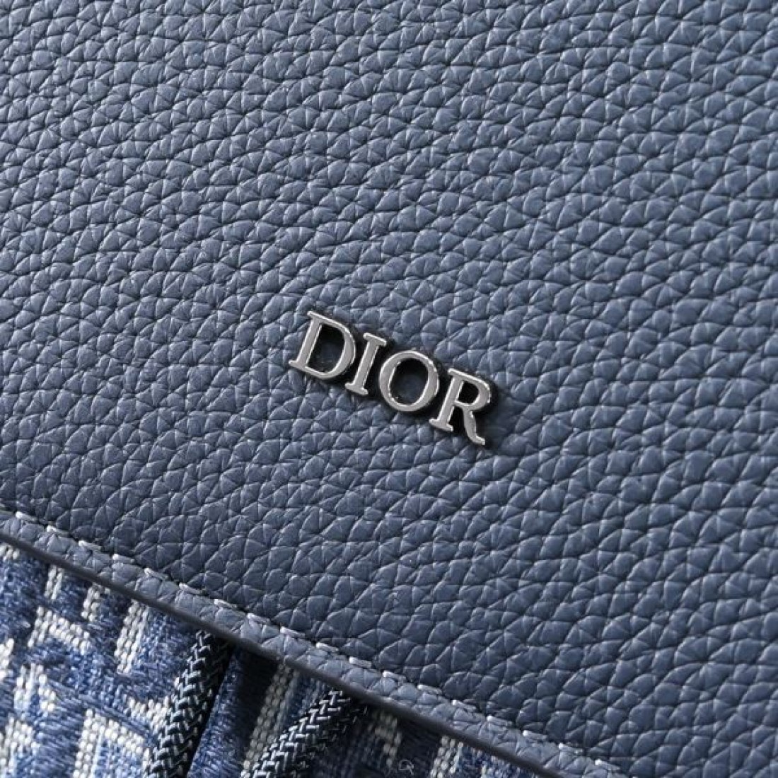 トレンド 高級感 Dior ディオール コピー リュック オブリークキャンバス フラップバックパック 多層収納 フロントポケット 軽量設計 通勤