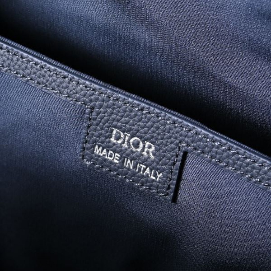 スポーティ 上質 Dior ディオール コピー バックパック オブリーク柄 テクニカルファブリック 大容量収納 フロントポケット ダブルジップ 調節ストラップ