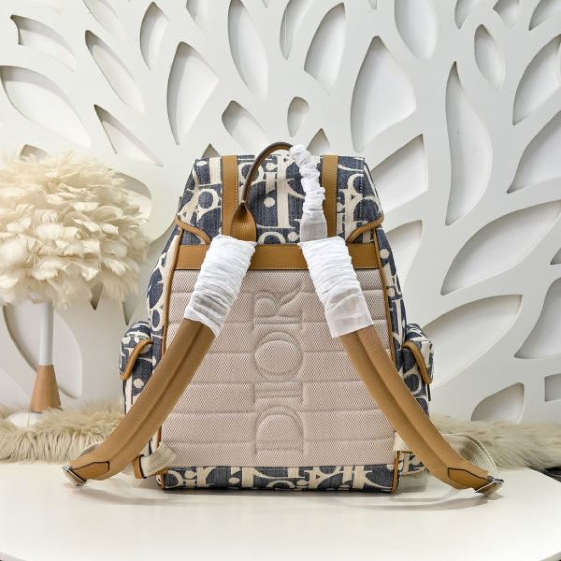 ディオール コピー リュック オブリークキャンバス 縦型フォルム フラップ＋バックル仕様 調節可能ショルダー 多機能 ポケットモード 高級感 Dior