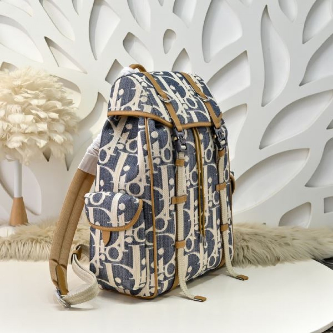 ディオール コピー リュック オブリークキャンバス 縦型フォルム フラップ＋バックル仕様 調節可能ショルダー 多機能 ポケットモード 高級感 Dior