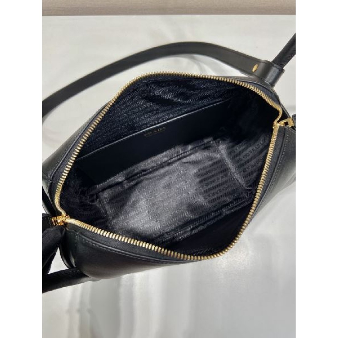 注目商品 PRADA プラダ コピー トートバッグ ミニマル 上品 高機能