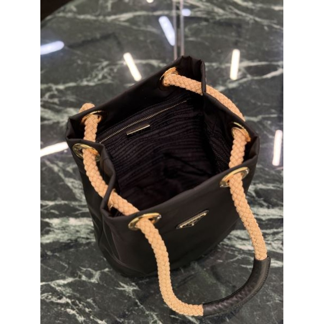 数量限定 PRADA プラダ コピー トートバッグ 軽やか 洗練 高品質