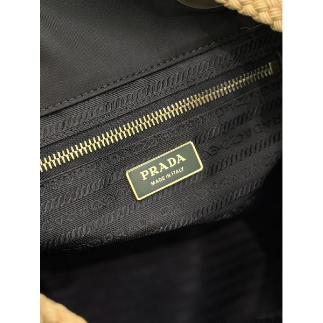 数量限定 PRADA プラダ コピー トートバッグ 軽やか 洗練 高品質