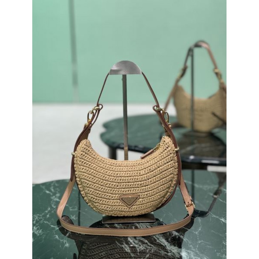  期間限定 PRADA プラダ コピー トートバッグ トレンド 高級感 シンプル