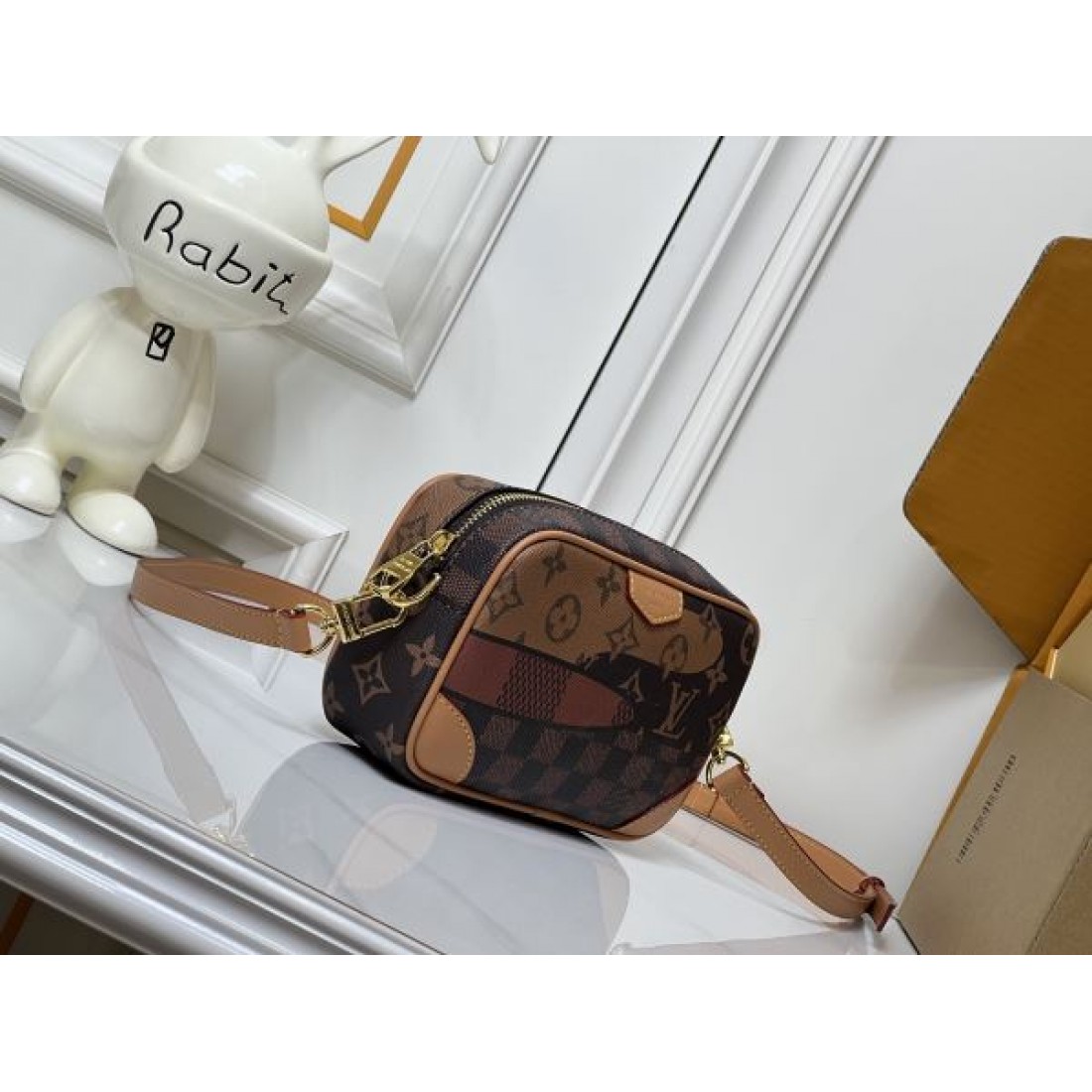 トレンド 高級感 Louis Vuitton ルイヴィトン コピー クロスボディバッグ モノグラムパターン ミニバッグ ファスナー開閉 コンパクト収納 日常万能