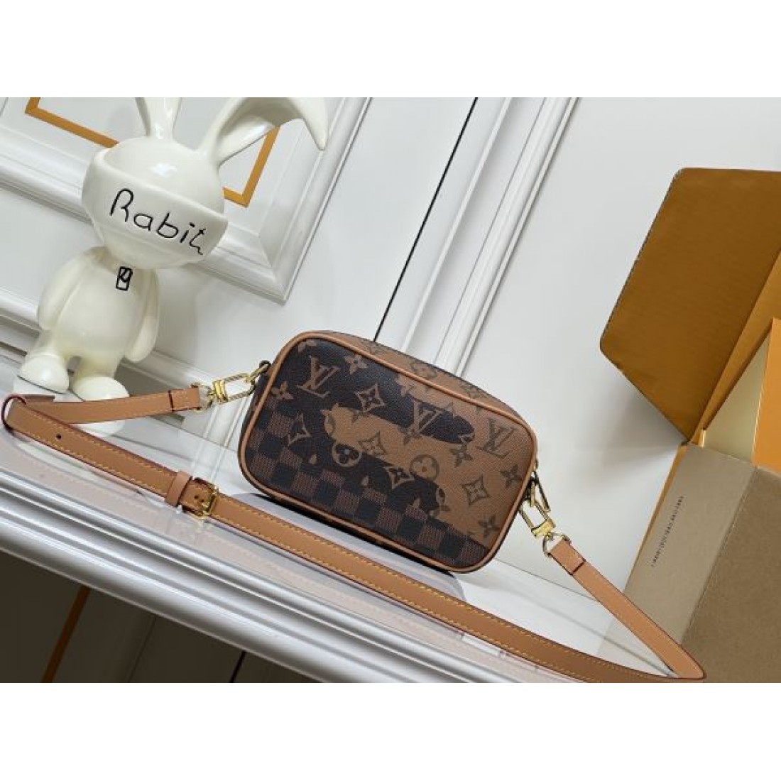 トレンド 高級感 Louis Vuitton ルイヴィトン コピー クロスボディバッグ モノグラムパターン ミニバッグ ファスナー開閉 コンパクト収納 日常万能