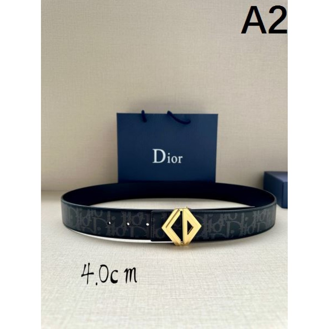 クリーン配色 Christian Dior クリスチャンディオール コピー ベルト ホワイト系モノグラム CDバックル シンプル構成 軽やかな雰囲気