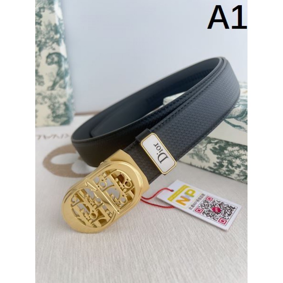 ダークバックル Christian Dior クリスチャンディオール コピー ベルト グレーパターン ブラックCD金具 引き締まった印象