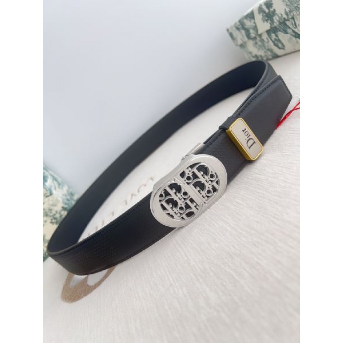 ダークバックル Christian Dior クリスチャンディオール コピー ベルト グレーパターン ブラックCD金具 引き締まった印象