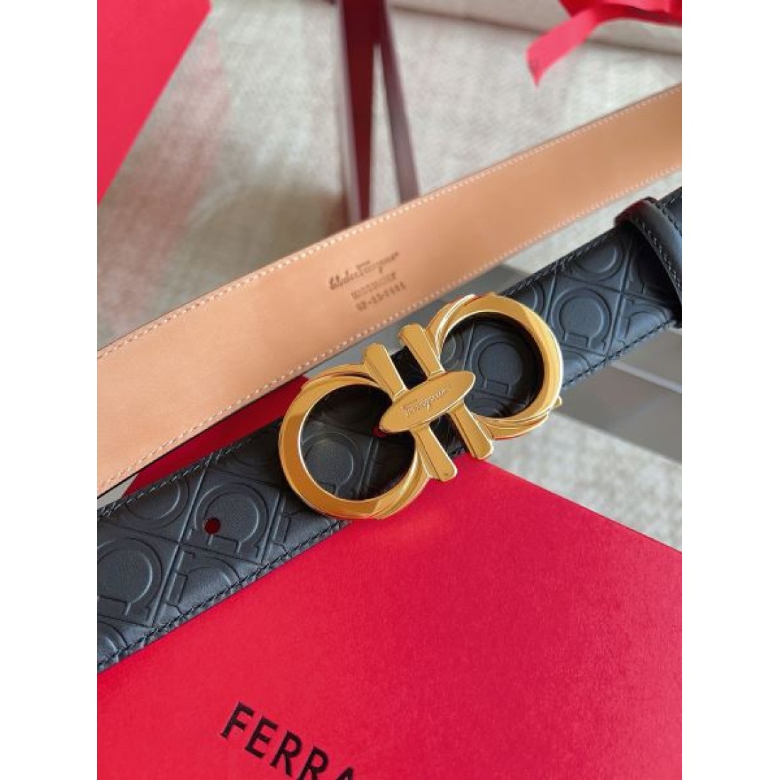 エンボス総柄 ダブルリング調バックル 人気 Ferragamo フェラガモ コピー ベルト ラグジュアリー