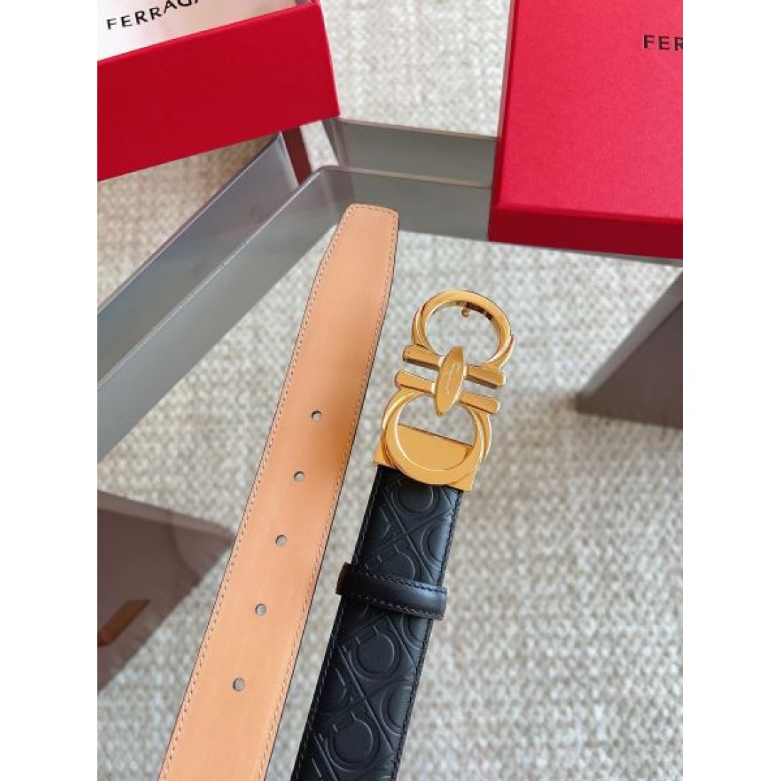 エンボス総柄 ダブルリング調バックル 人気 Ferragamo フェラガモ コピー ベルト ラグジュアリー