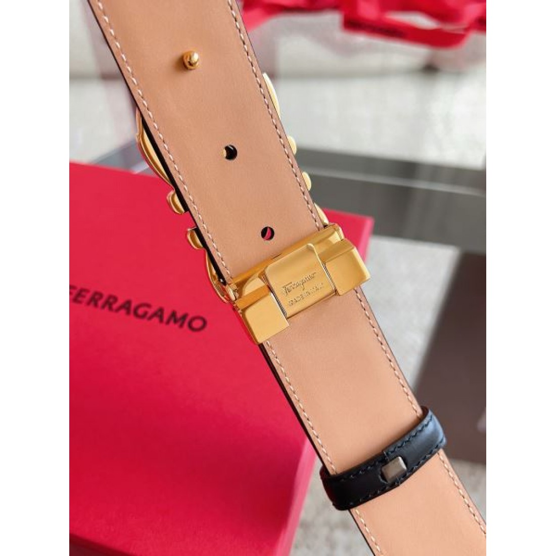 エンボス総柄 ダブルリング調バックル 人気 Ferragamo フェラガモ コピー ベルト ラグジュアリー