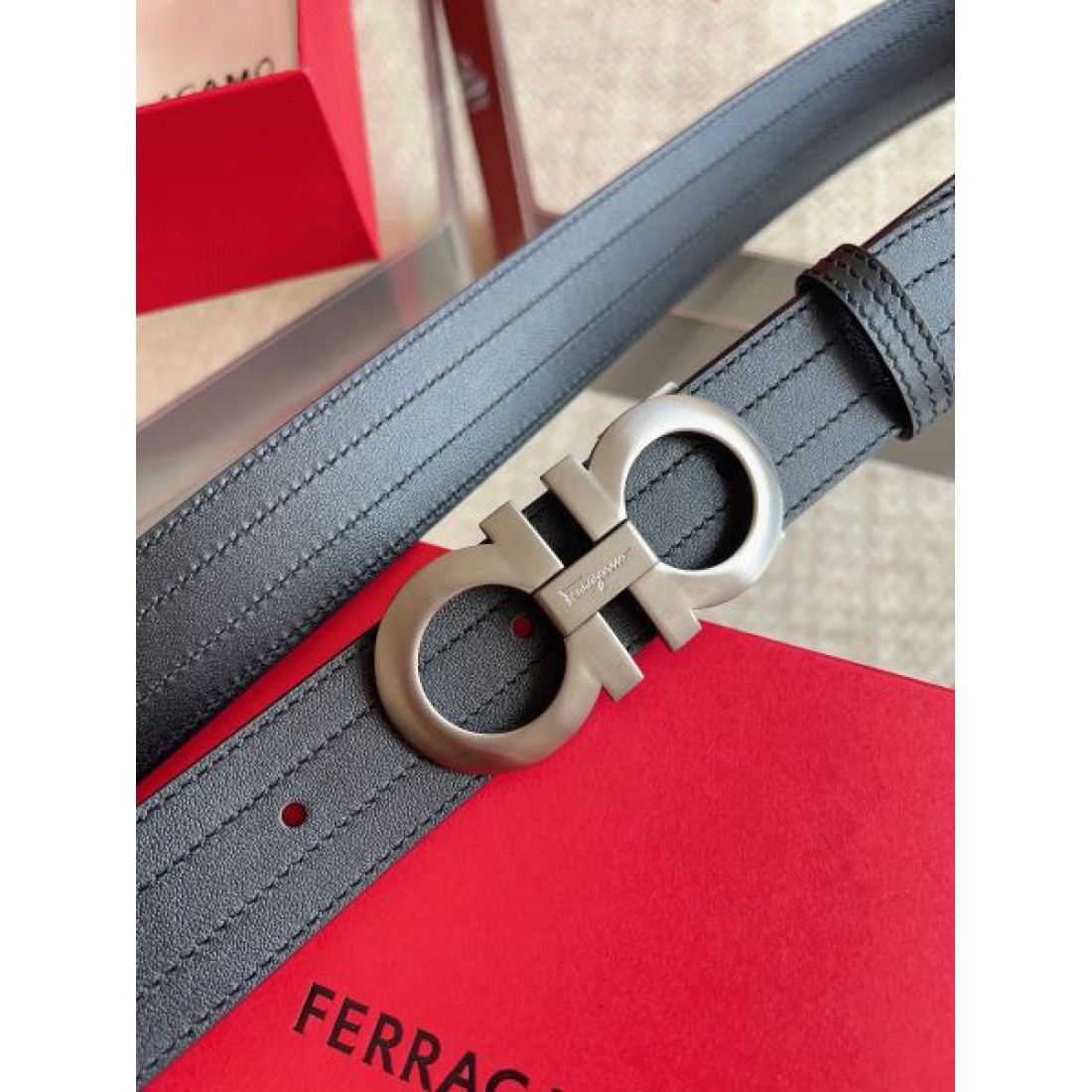 ダブルガンチーニ調バックル ラインデザイン 男女兼用 Ferragamo フェラガモ コピー ベルト
