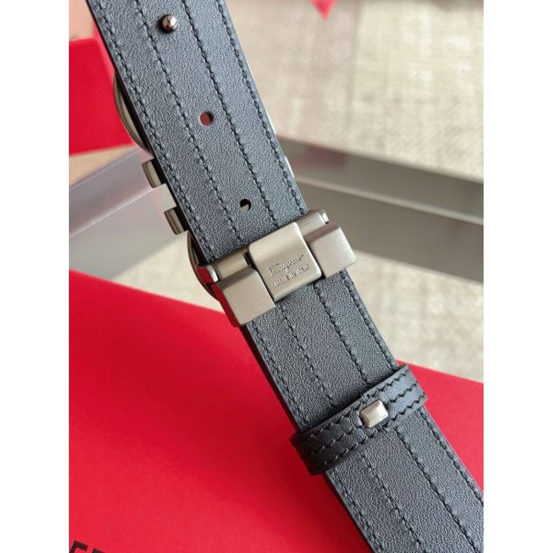 ダブルガンチーニ調バックル ラインデザイン 男女兼用 Ferragamo フェラガモ コピー ベルト