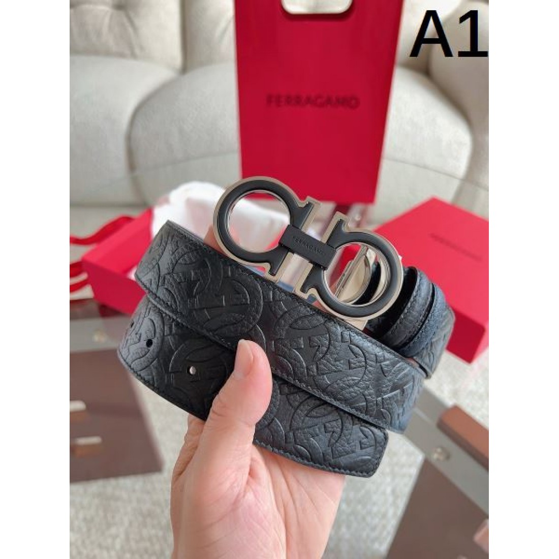 ガンチーニバックル アラベスク調 エンボス Ferragamo フェラガモ コピー ベルト モード感