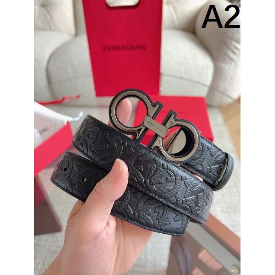 ガンチーニバックル アラベスク調 エンボス Ferragamo フェラガモ コピー ベルト モード感