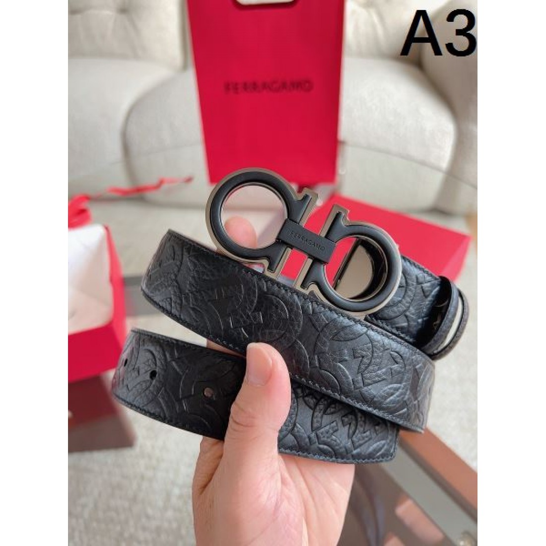 ガンチーニバックル アラベスク調 エンボス Ferragamo フェラガモ コピー ベルト モード感