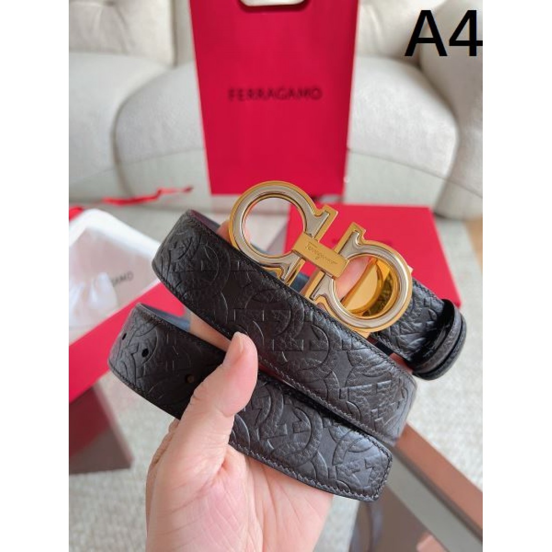 ガンチーニバックル アラベスク調 エンボス Ferragamo フェラガモ コピー ベルト モード感