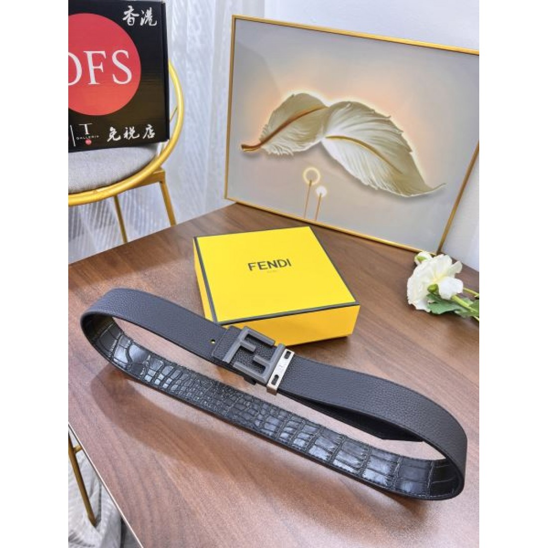 クラシックFF FENDI フェンディ コピー ベルト ブラック×ゴールド配色 アイコンバックル コーデ映えする存在感演出