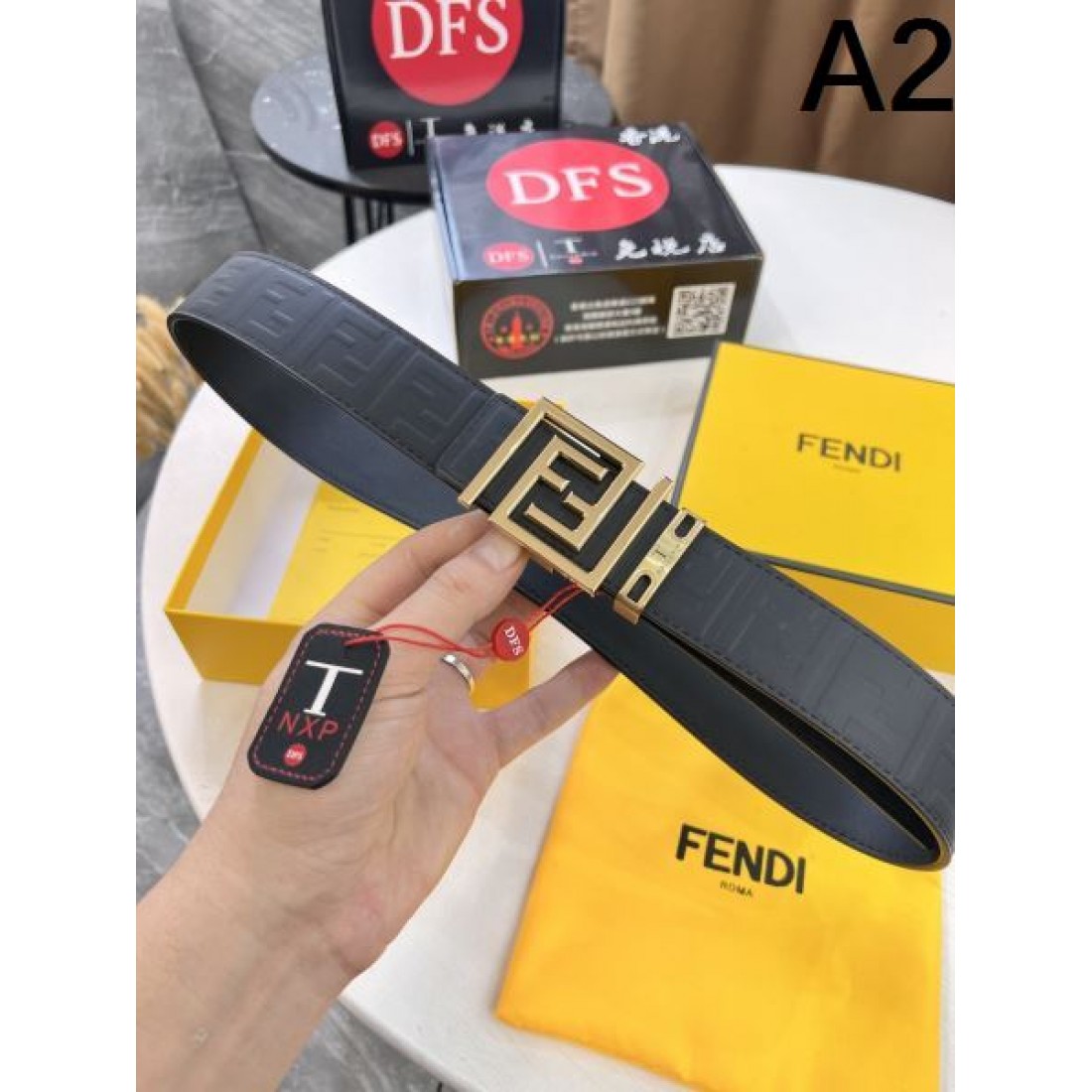 モノグラム型押し FENDI フェンディ コピー レザーベルト ブラックベース FFバックルアクセント モード感漂うデザイン