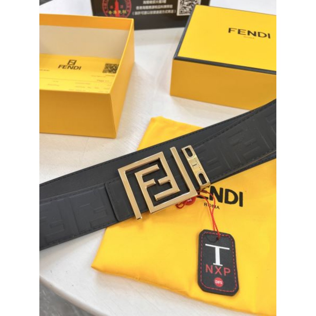 モノグラム型押し FENDI フェンディ コピー レザーベルト ブラックベース FFバックルアクセント モード感漂うデザイン