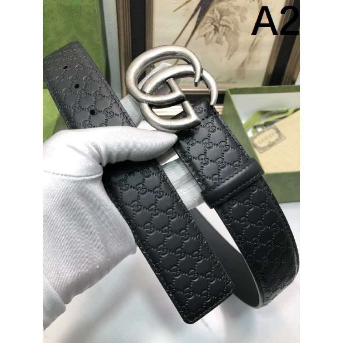 ダブルGバックル GUCCI グッチ コピー ベルト ブラックカラー GGエンボスデザイン シルバーバックル モード感ある仕上がり
