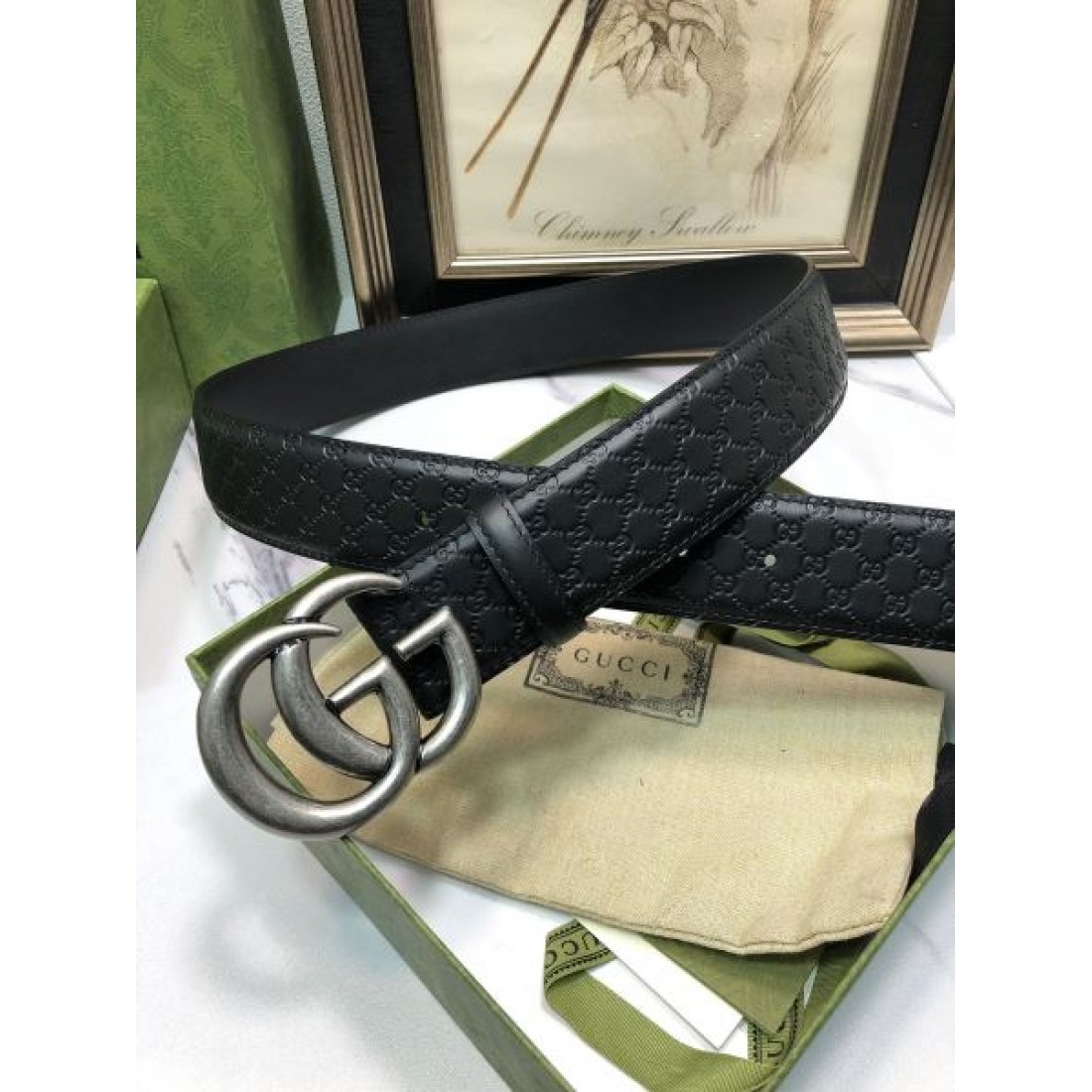 ダブルGバックル GUCCI グッチ コピー ベルト ブラックカラー GGエンボスデザイン シルバーバックル モード感ある仕上がり