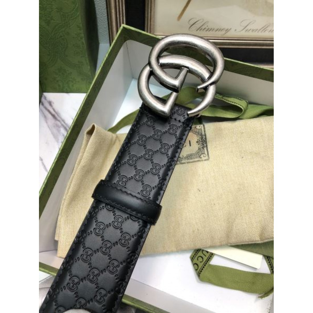ダブルGバックル GUCCI グッチ コピー ベルト ブラックカラー GGエンボスデザイン シルバーバックル モード感ある仕上がり