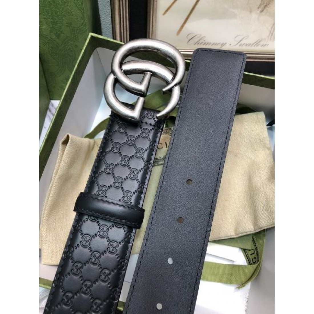 ダブルGバックル GUCCI グッチ コピー ベルト ブラックカラー GGエンボスデザイン シルバーバックル モード感ある仕上がり