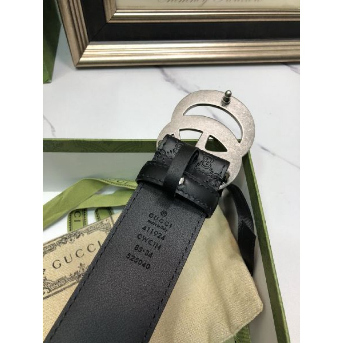 ダブルGバックル GUCCI グッチ コピー ベルト ブラックカラー GGエンボスデザイン シルバーバックル モード感ある仕上がり
