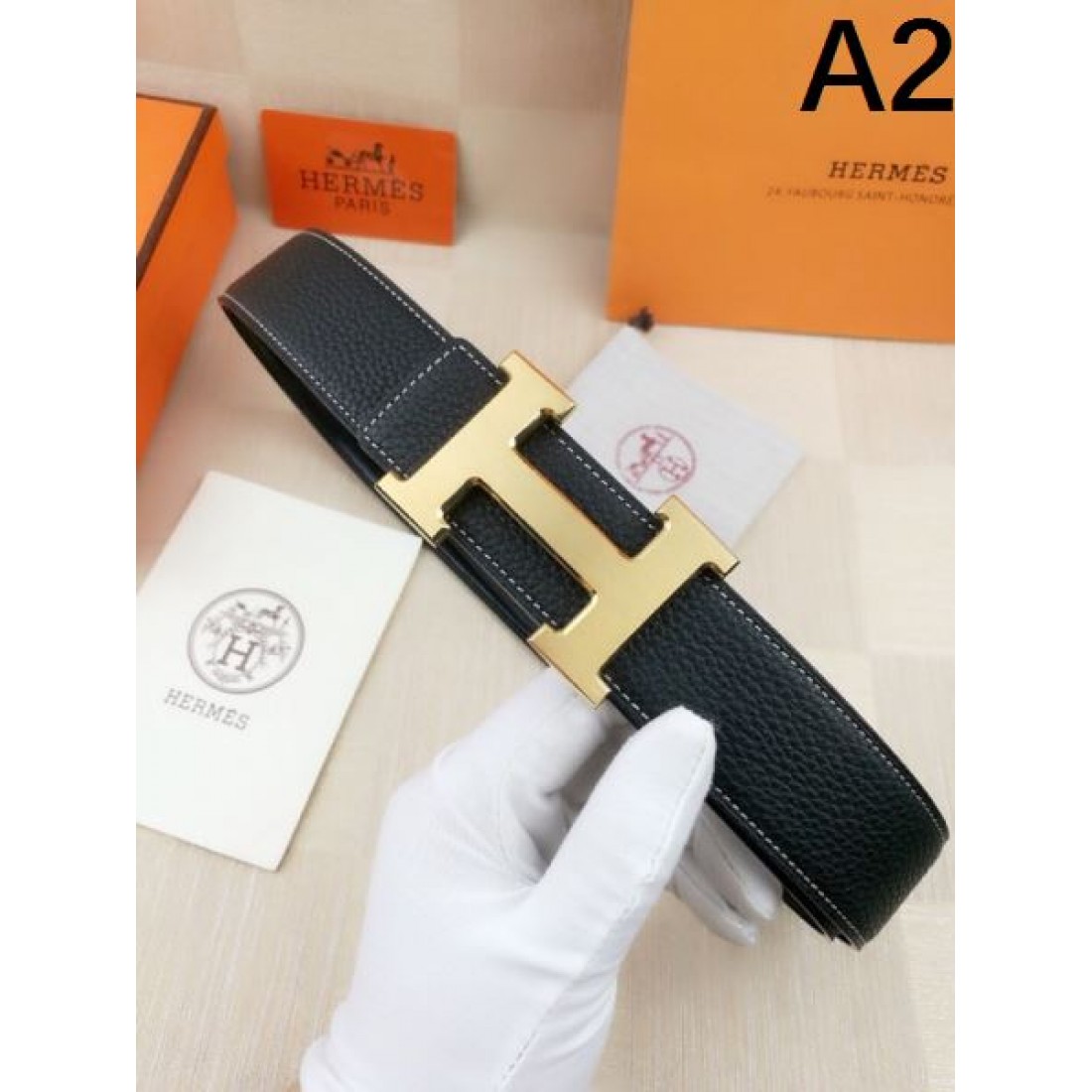 バックル主役 Hermes エルメス コピー ベルト ブラックトゴ調レザー ゴールドH金具 シボ感レザー 厚みあるストラップ 高級感際立つ