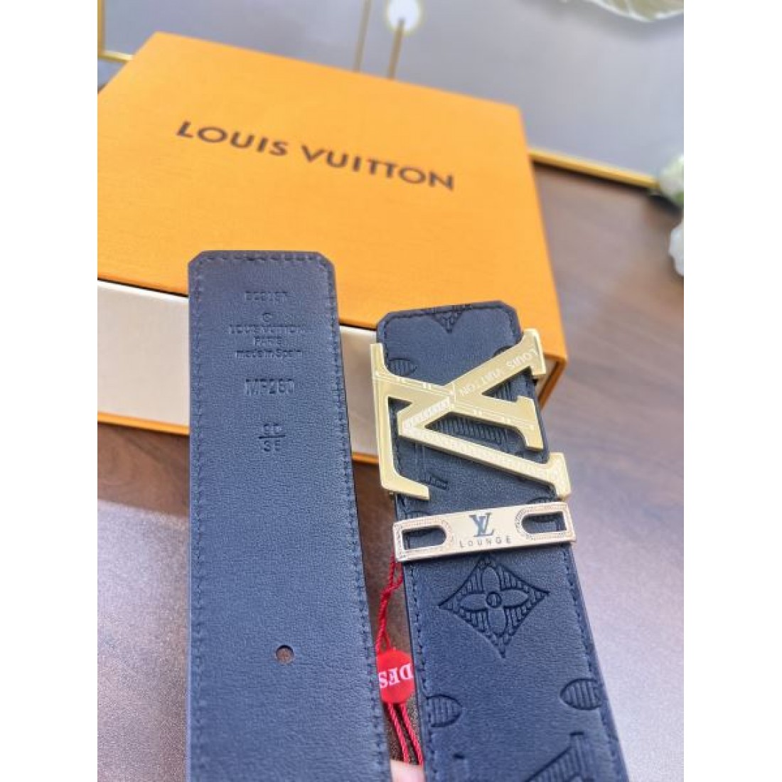 Louis Vuitton ルイヴィトン コピー ベルト ダークグレーモノグラム ブラックグラデーション メタルバックル仕様 落ち着いた色味 メンズスタイル