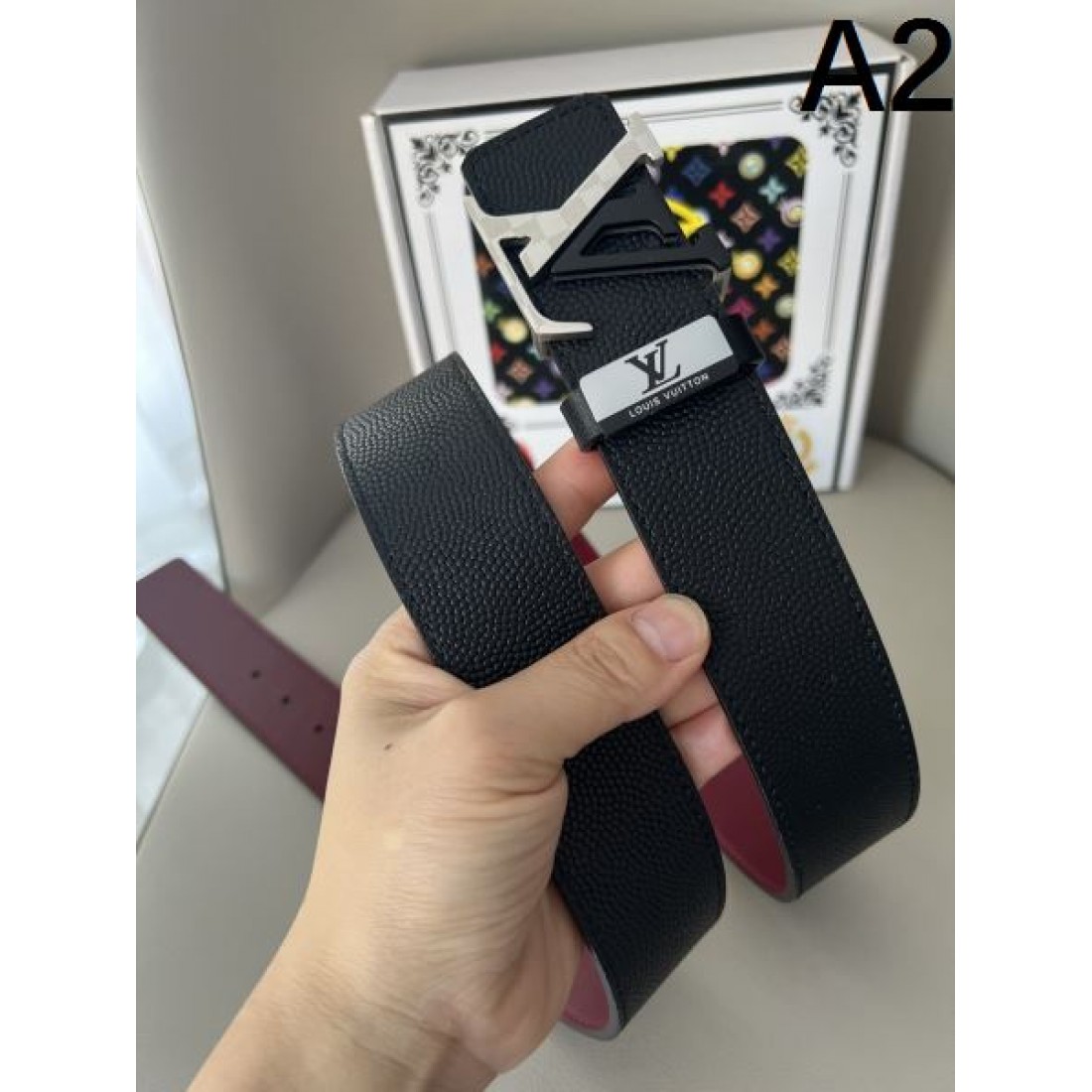 シンプル 上品 Louis Vuitton ルイヴィトン コピー ベルト グレーモノグラム ブラックレザーコンビ メタルロゴバックル フィット感良好 ビジネスカジュアル対応